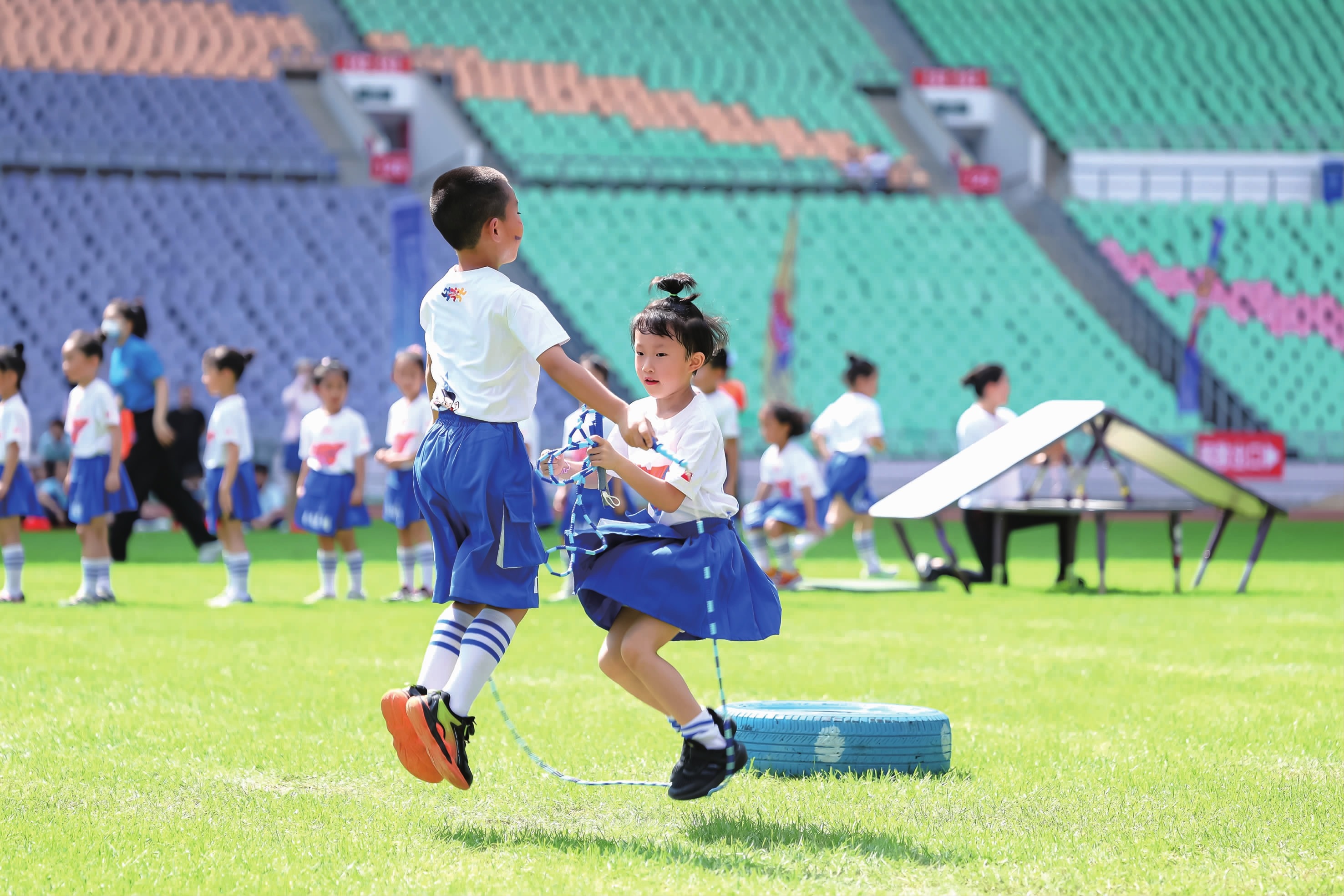 湖人遇多重考验，里夫斯或缺席到全明星周末，名嘴批评雷迪克甩锅